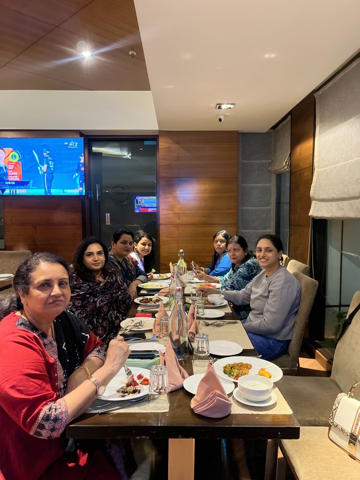 Immersion participants networking over dinner — photo 25