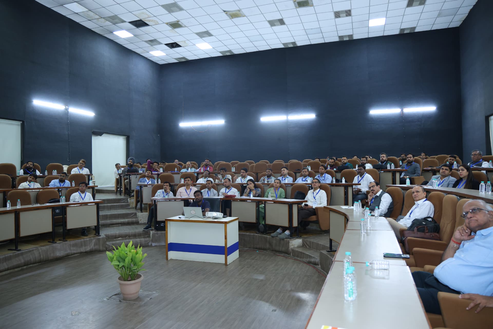 Manufacturing leaders gathered at the 2025 Vapi summit