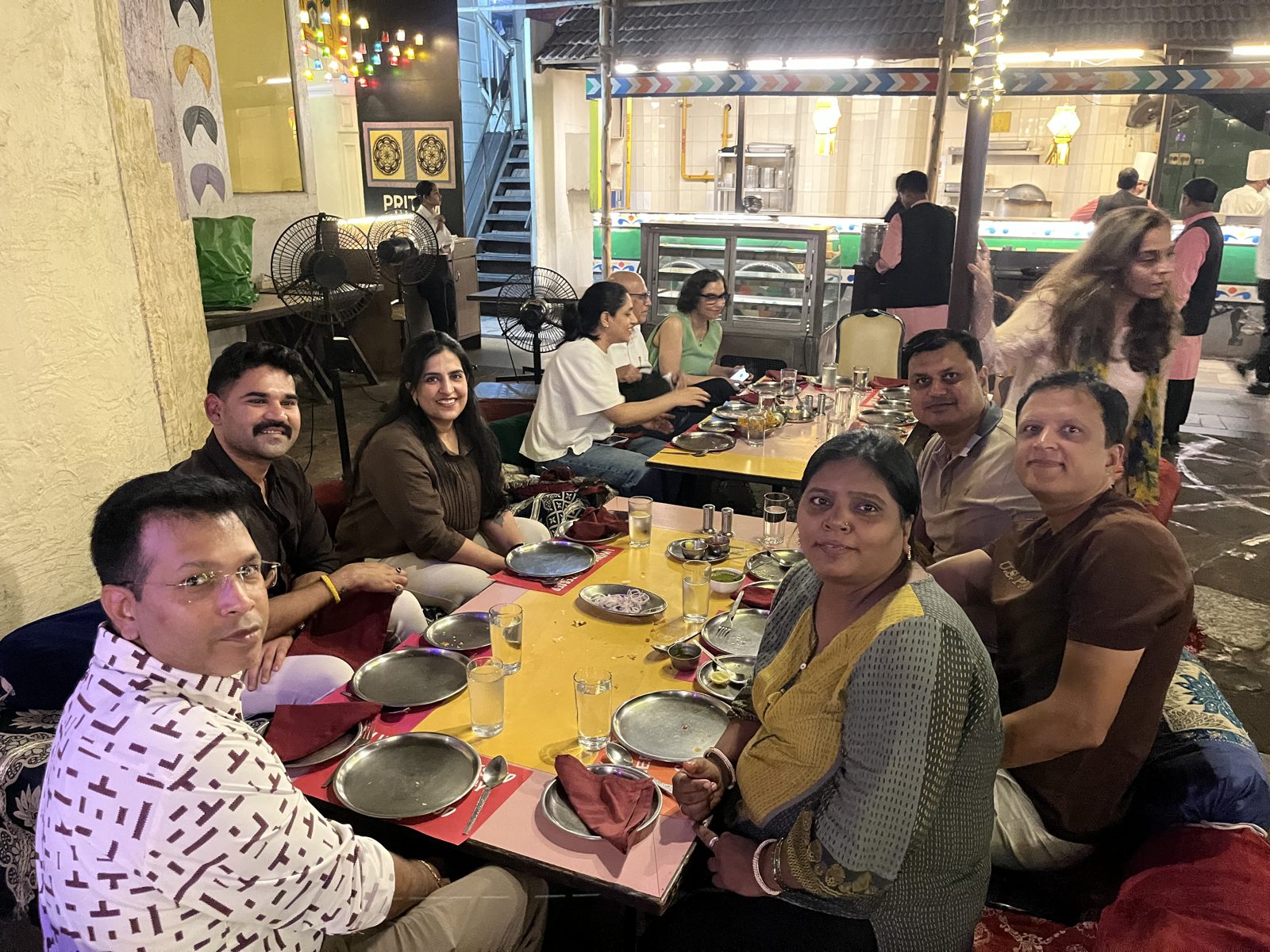 Immersion participants networking over dinner — photo 31