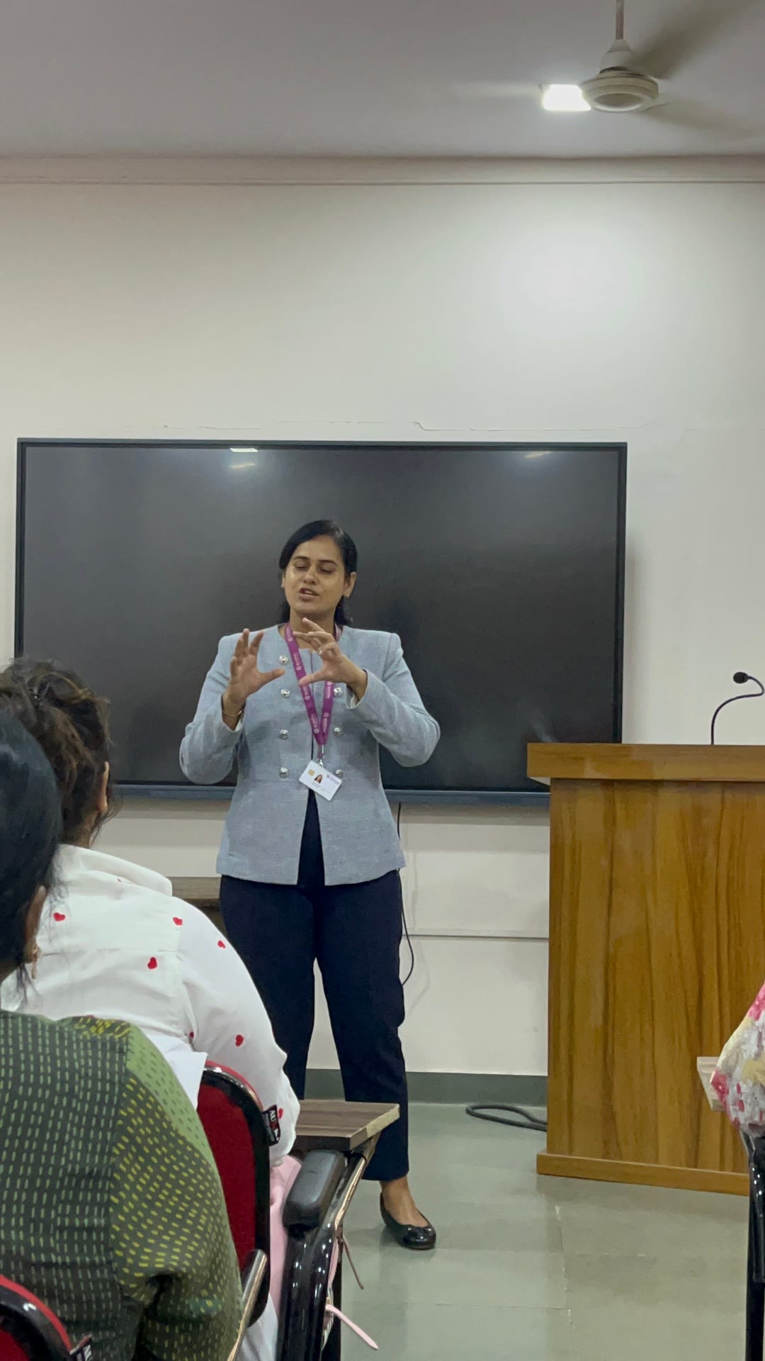 A mentor speaking during an expert session